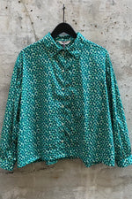 Load image into Gallery viewer, LIBERTY PRINT SHIRT | GREEN FLOWER

