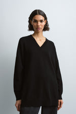 Load image into Gallery viewer, CASHMERE V-NECK SWEATER | BLACK
