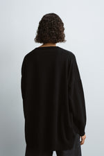 Load image into Gallery viewer, CASHMERE V-NECK SWEATER | BLACK
