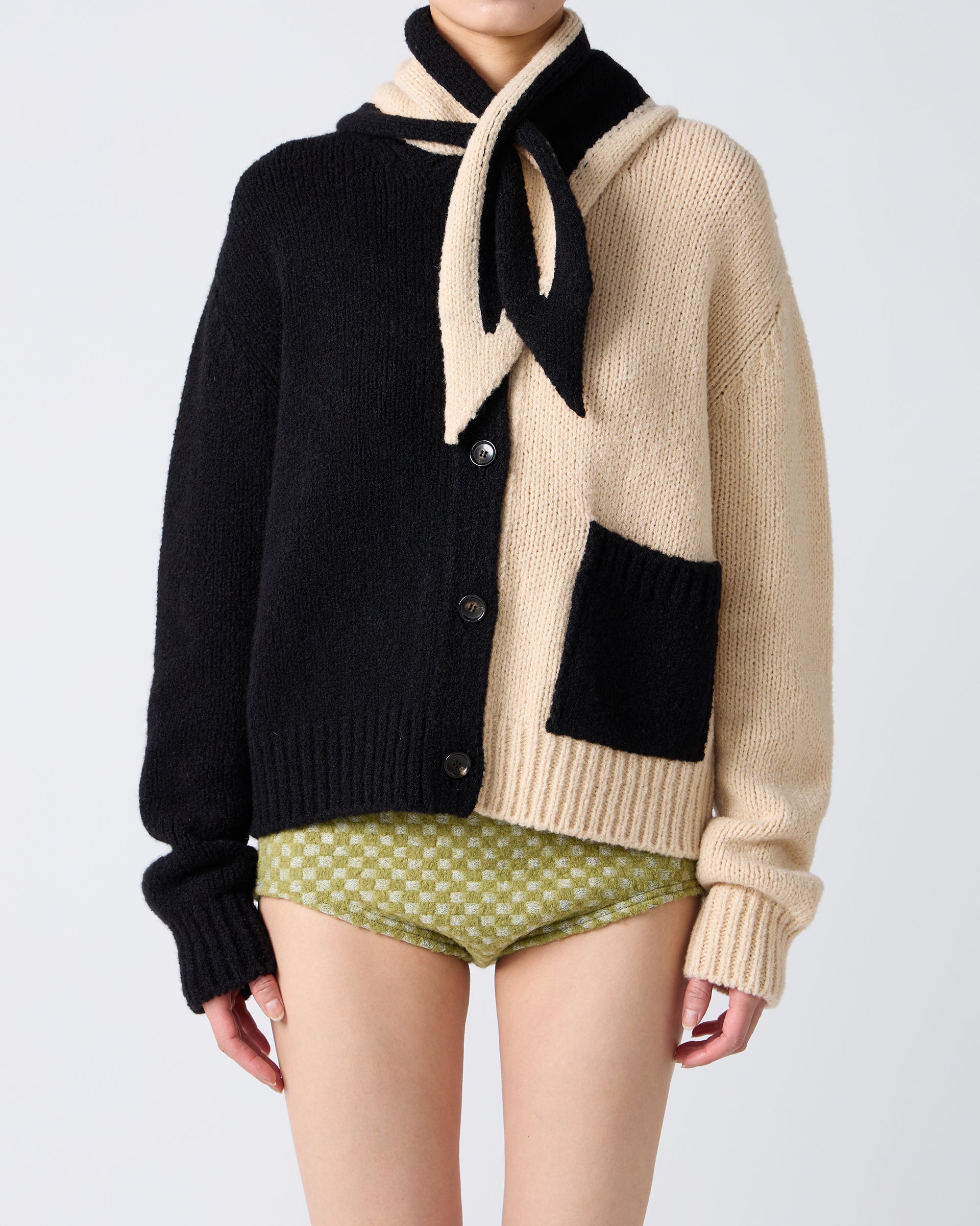 BICOLOUR CASHMERE/SILK TRIANGLE SCARF | VANILLA/BLACK
