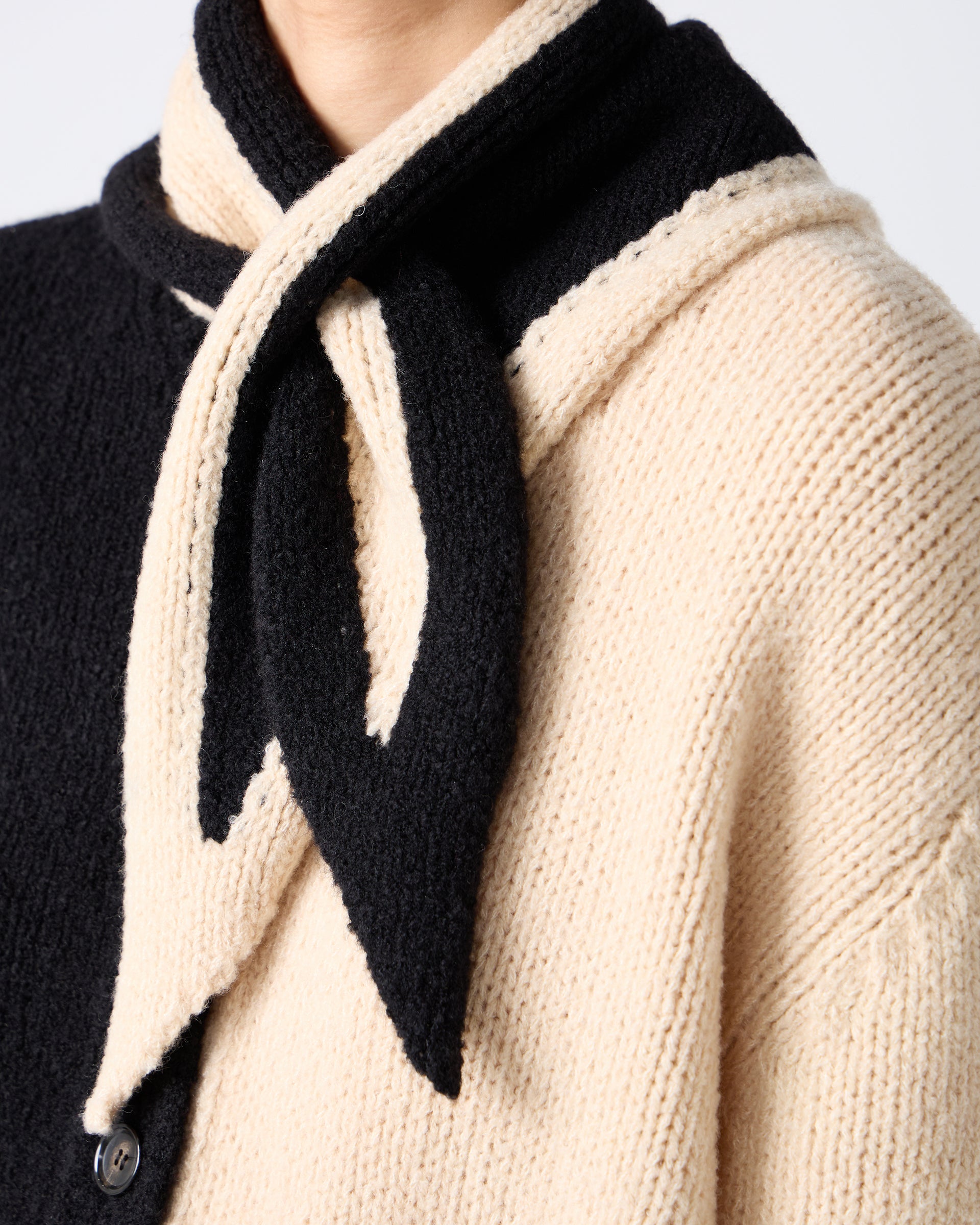 BICOLOUR CASHMERE/SILK TRIANGLE SCARF | VANILLA/BLACK