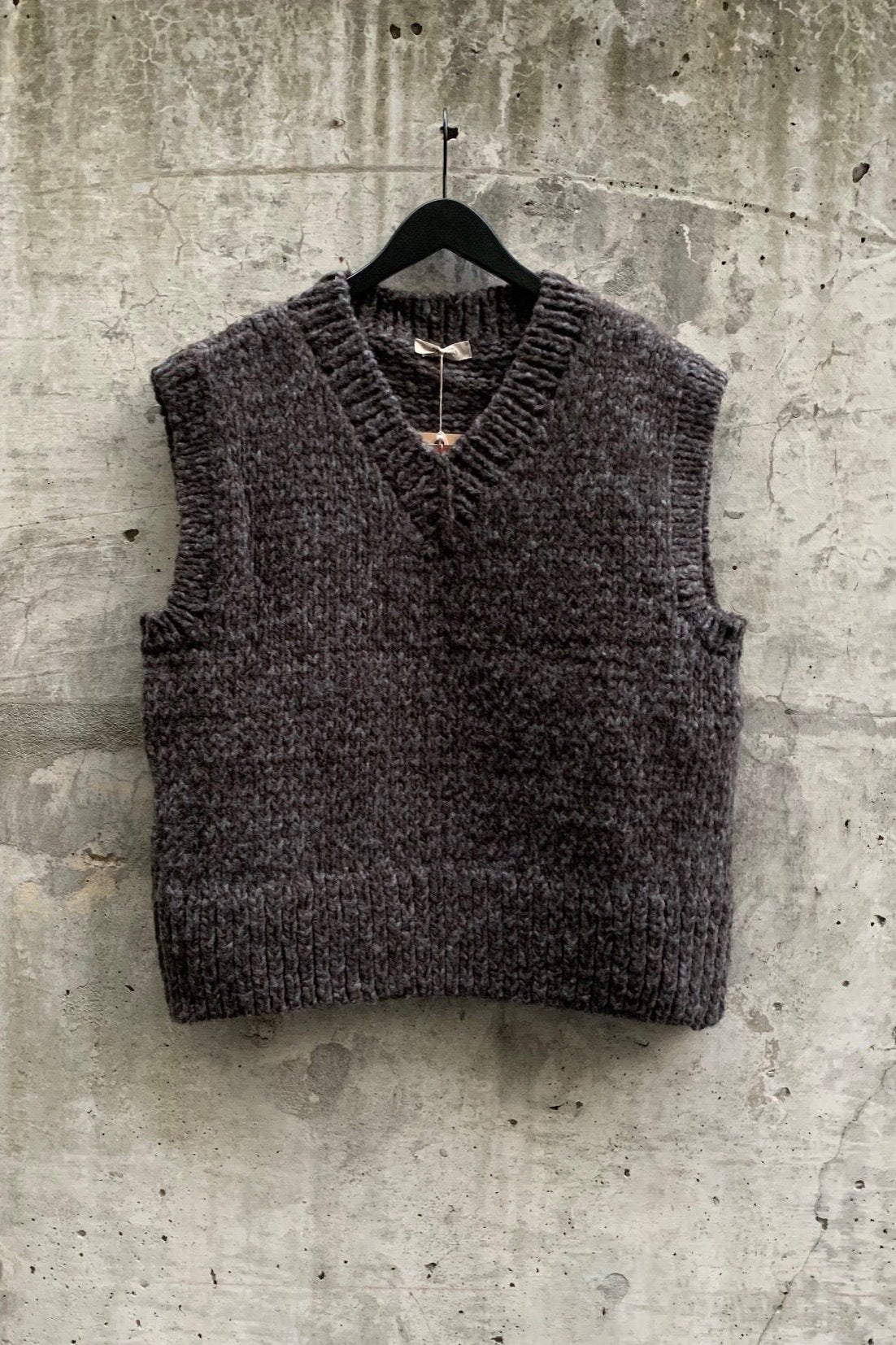 PERU HAND-KNIT VEST | CHARCOAL