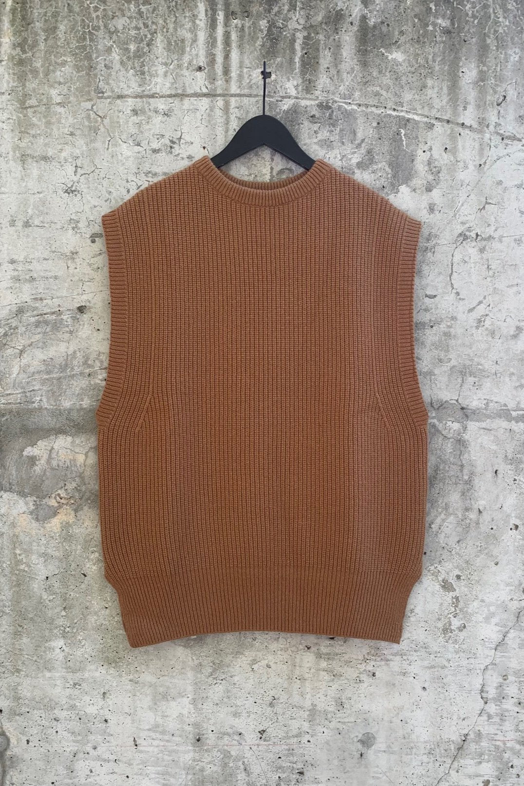 RIDGE KNITTING VEST | MULTIPLE COLOURWAYS