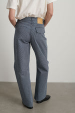 Load image into Gallery viewer, LANGE LASSO | INDIGO WHITE STRIPE
