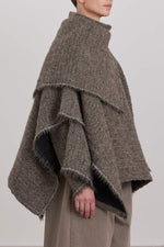 Load image into Gallery viewer, ALPACA SHORT PONCHO | BEIGE
