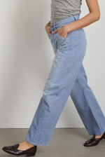 Load image into Gallery viewer, LANGE LASSO CHINO | PALE BLUE
