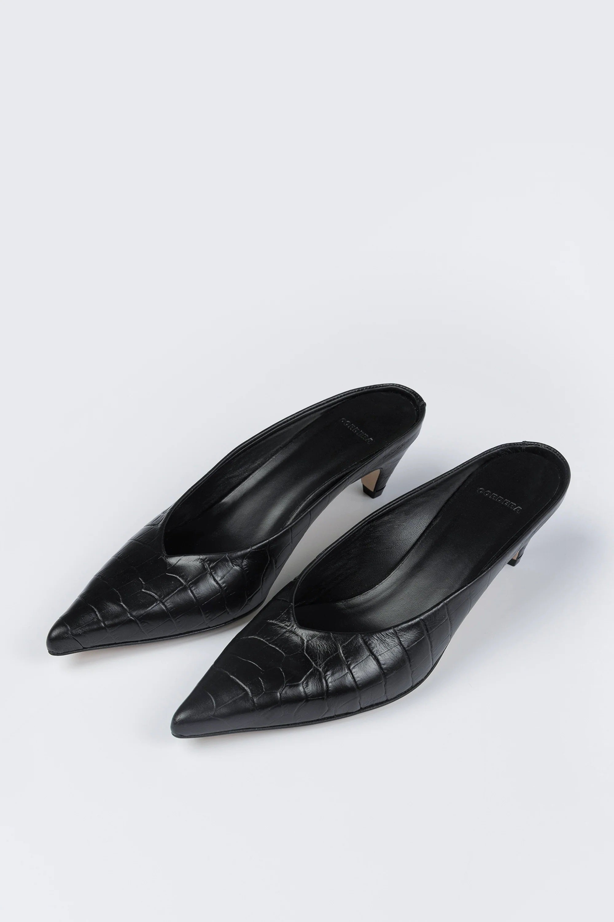 LEATHER POINTY MULE | CROCODILE BLACK