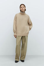Load image into Gallery viewer, MERINO WOOL CHUNKY TURTLENECK SWEATER | BEIGE
