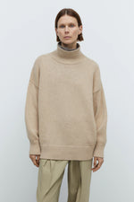 Load image into Gallery viewer, MERINO WOOL CHUNKY TURTLENECK SWEATER | BEIGE
