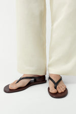 Load image into Gallery viewer, ESTRUCTURA SANDAL | BLACK
