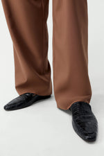 Load image into Gallery viewer, POINTY CROCODILE LOAFER | BLACK
