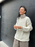 Load image into Gallery viewer, SURI PERU HAND KNIT PULLOVER | NATURAL
