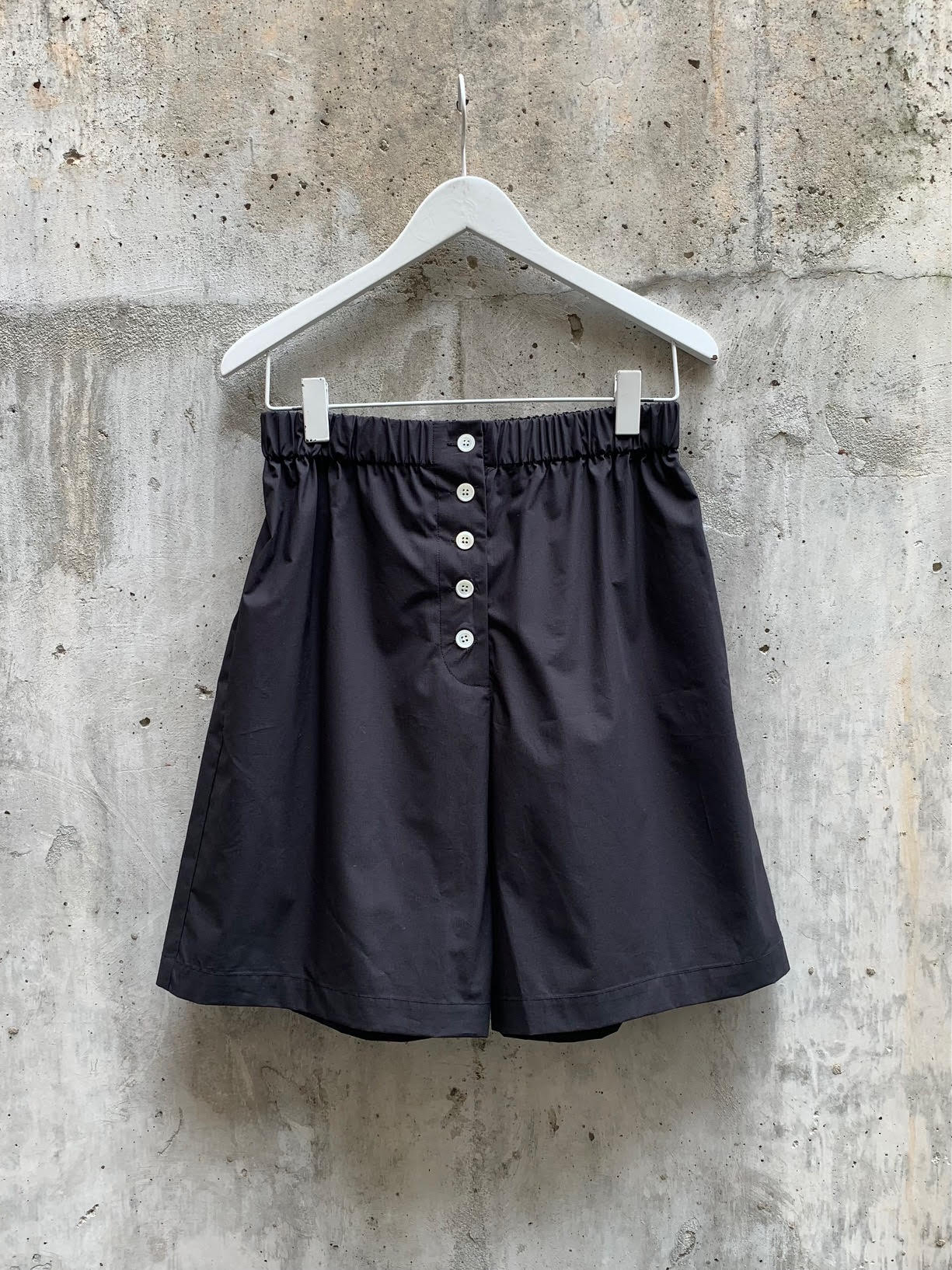 OLIVIA SHORT | BLACK POPLIN