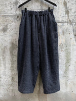Load image into Gallery viewer, WOOL GAUZE HOUNDSTOOTH PANTS | CHARCOAL
