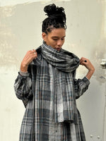 Load image into Gallery viewer, LINEN BIG CHECK STOLE | BLACK
